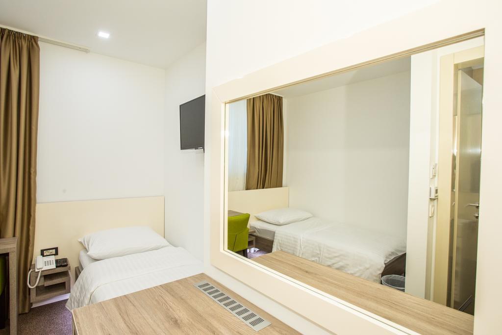 Single Room Terrace,272844345:JPEG