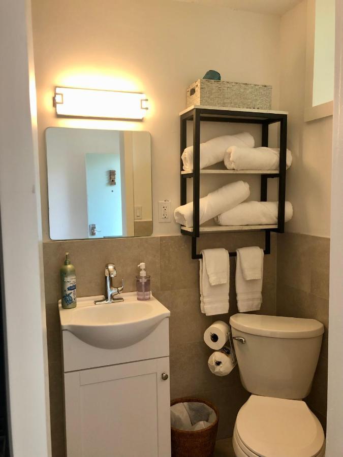 2nd Floor King Deluxe with Oceanfront Lanai
