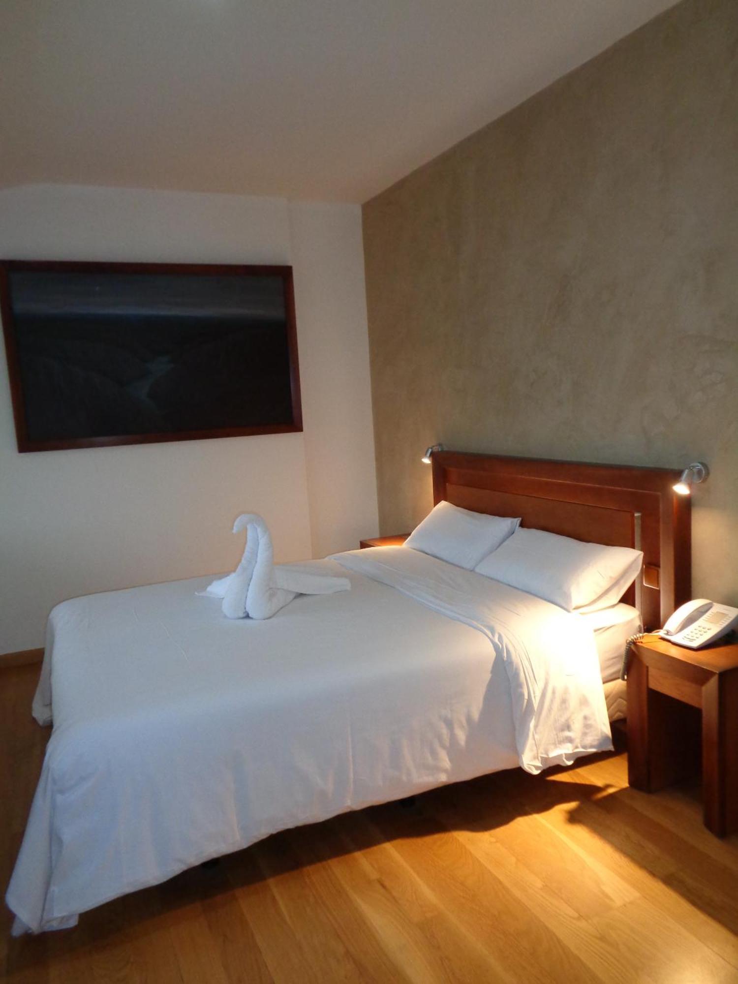 Double or Twin Room,1272953728:JPEG