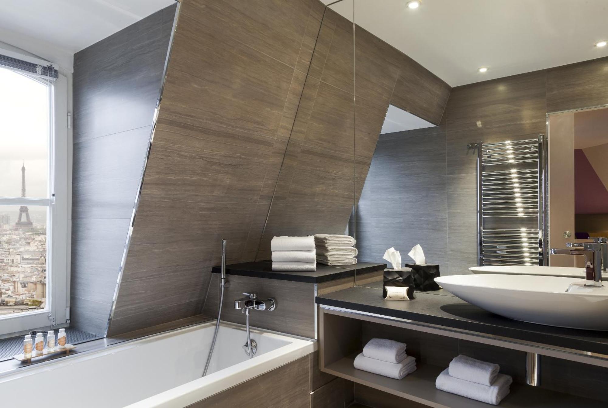 Suite avec Vue sur Paris