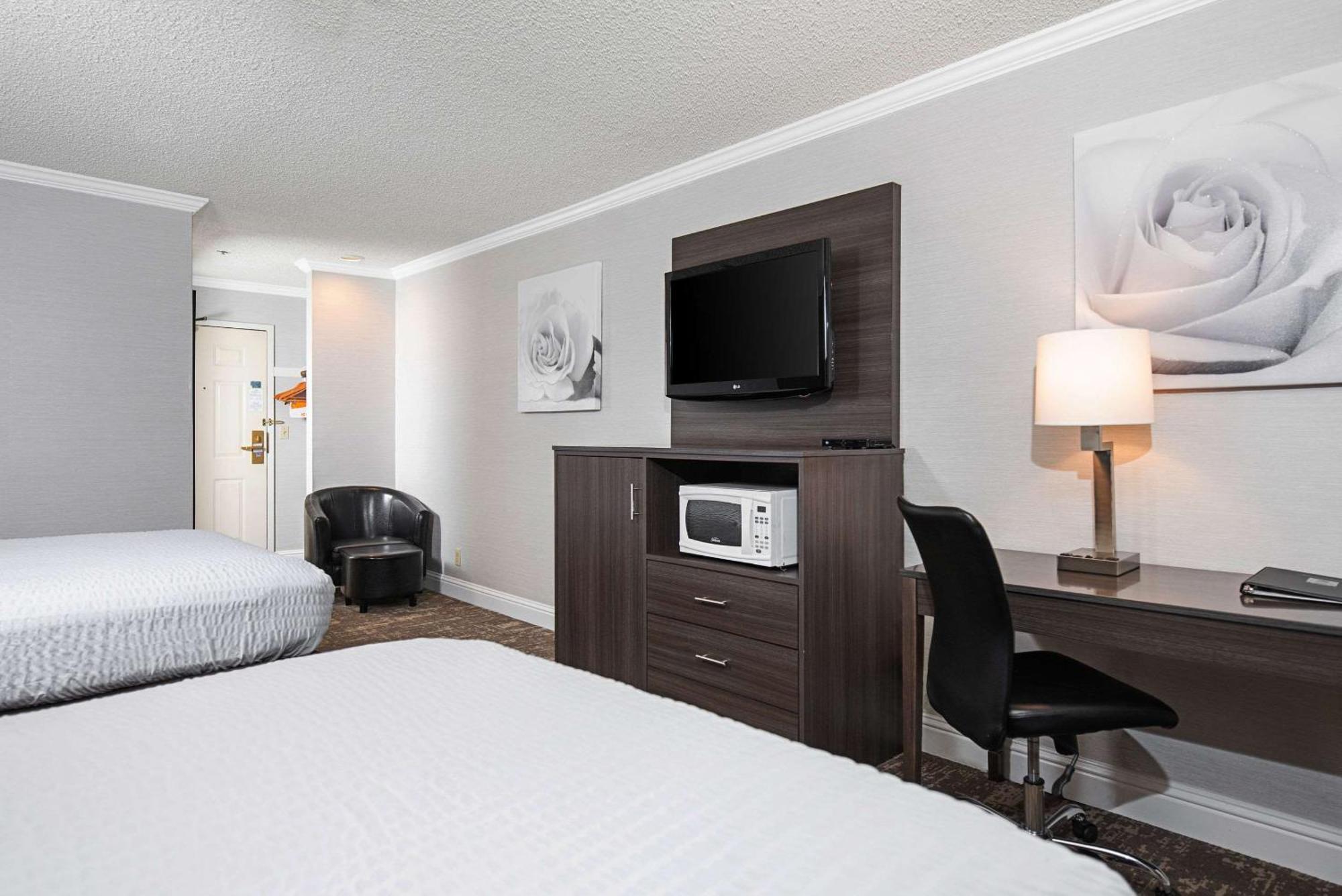Queen Room Two Queen Beds Non-Smoking