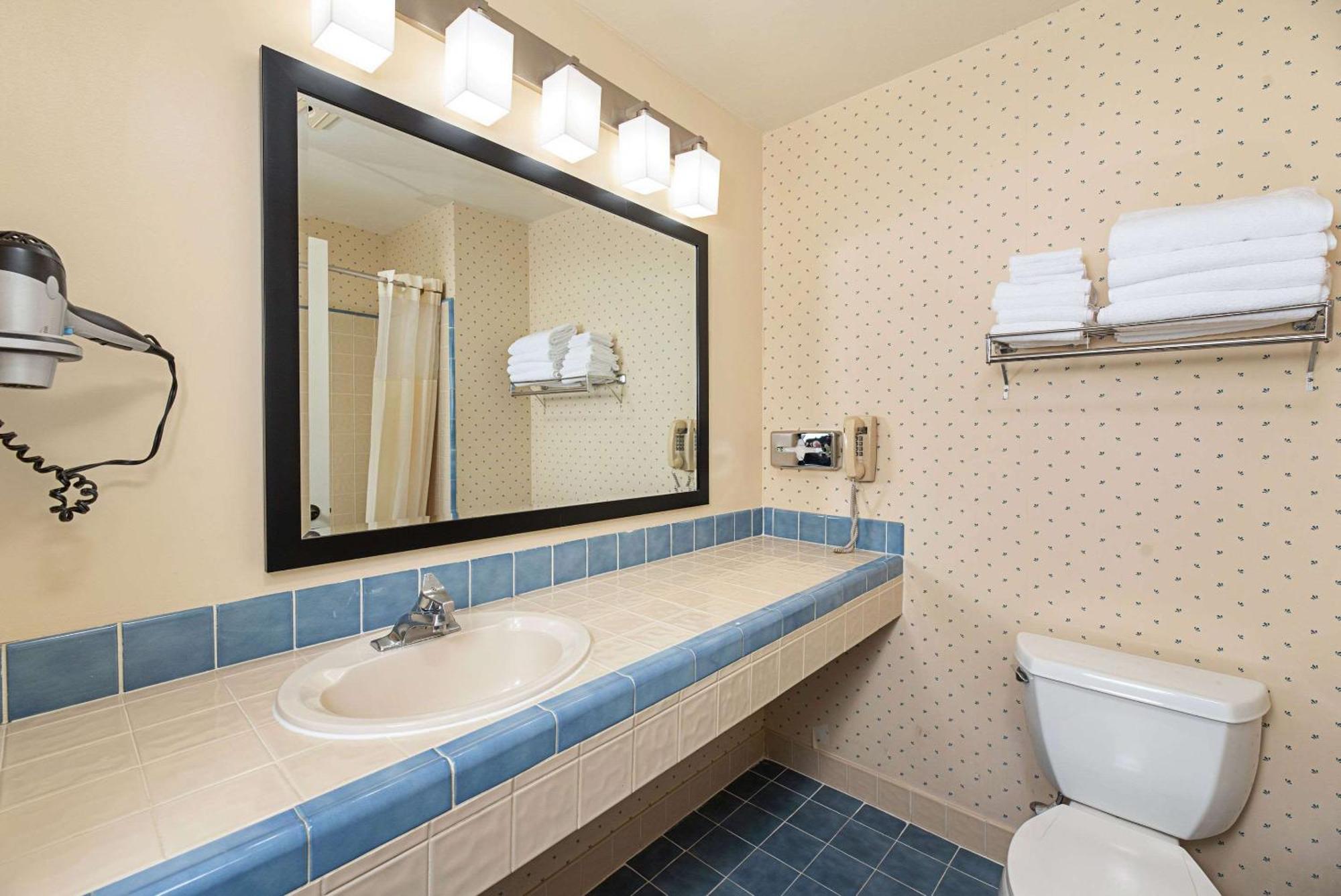 Queen Room Two Queen Beds Tub Accessible or Non-Smoking