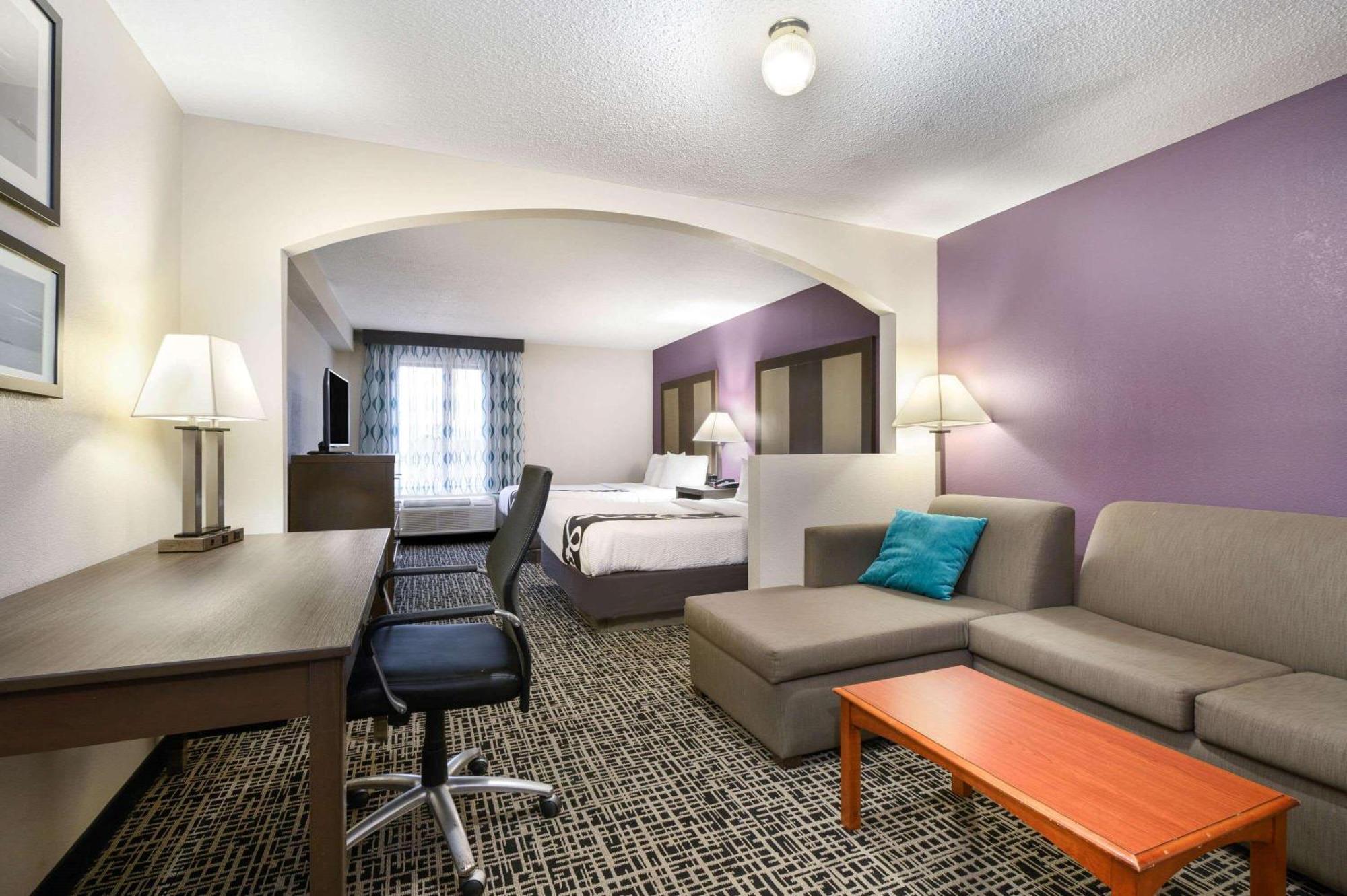 Studio Suite Two Queen Beds Non-Smoking