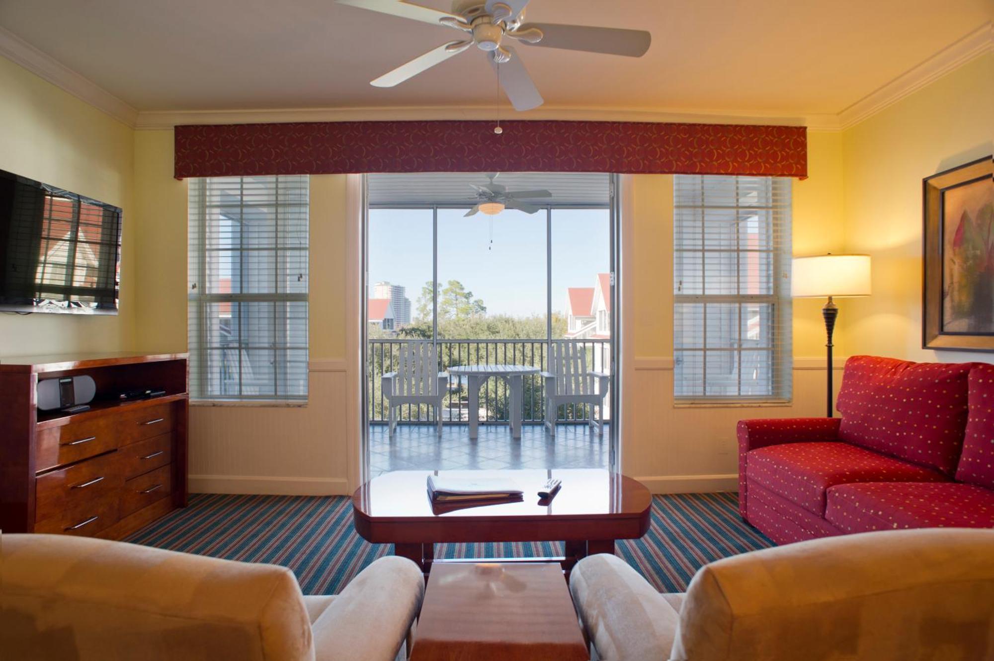 Three-Bedroom King Suite Two Twin Beds Bath Tub Mobility Accessible