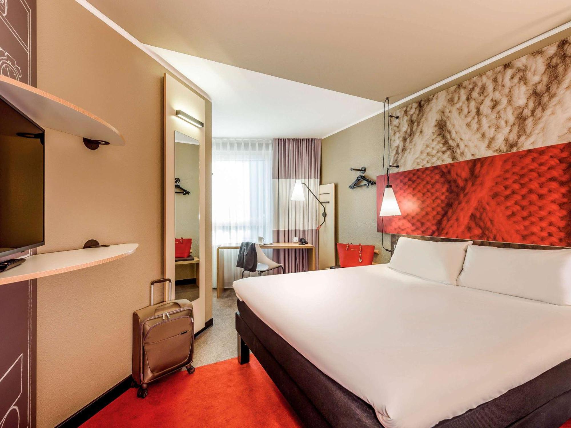 Standard Queen Room