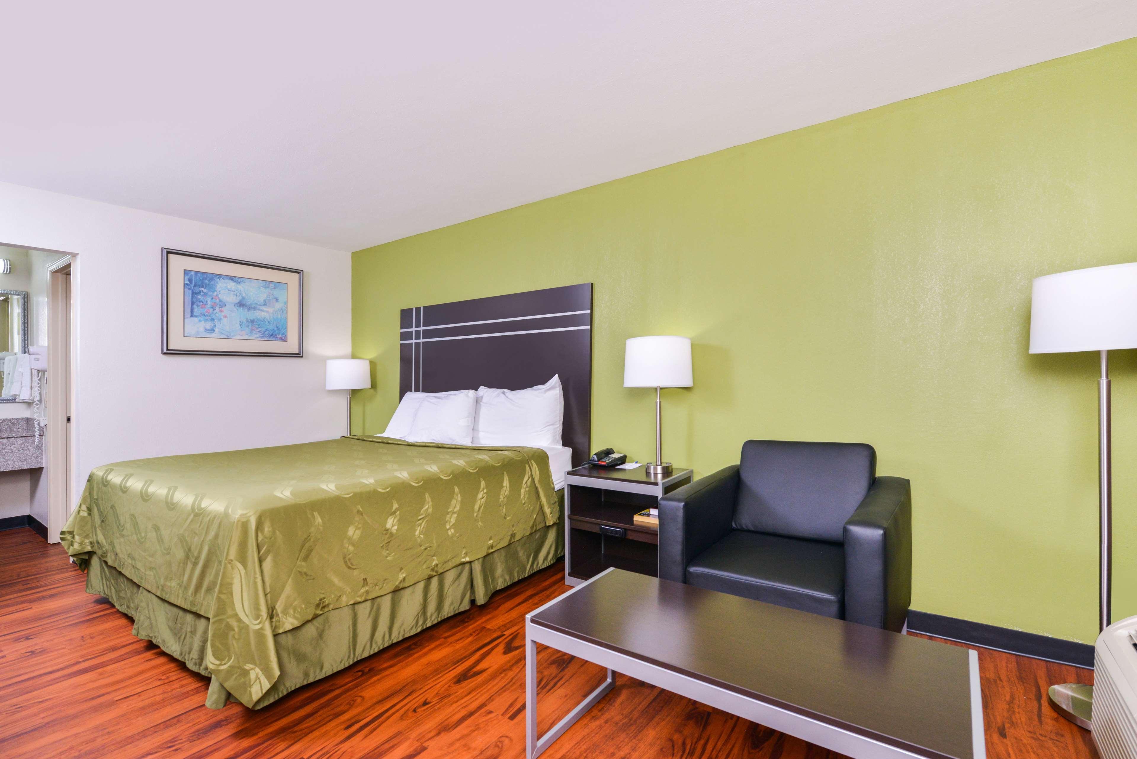 Deluxe Business Suite