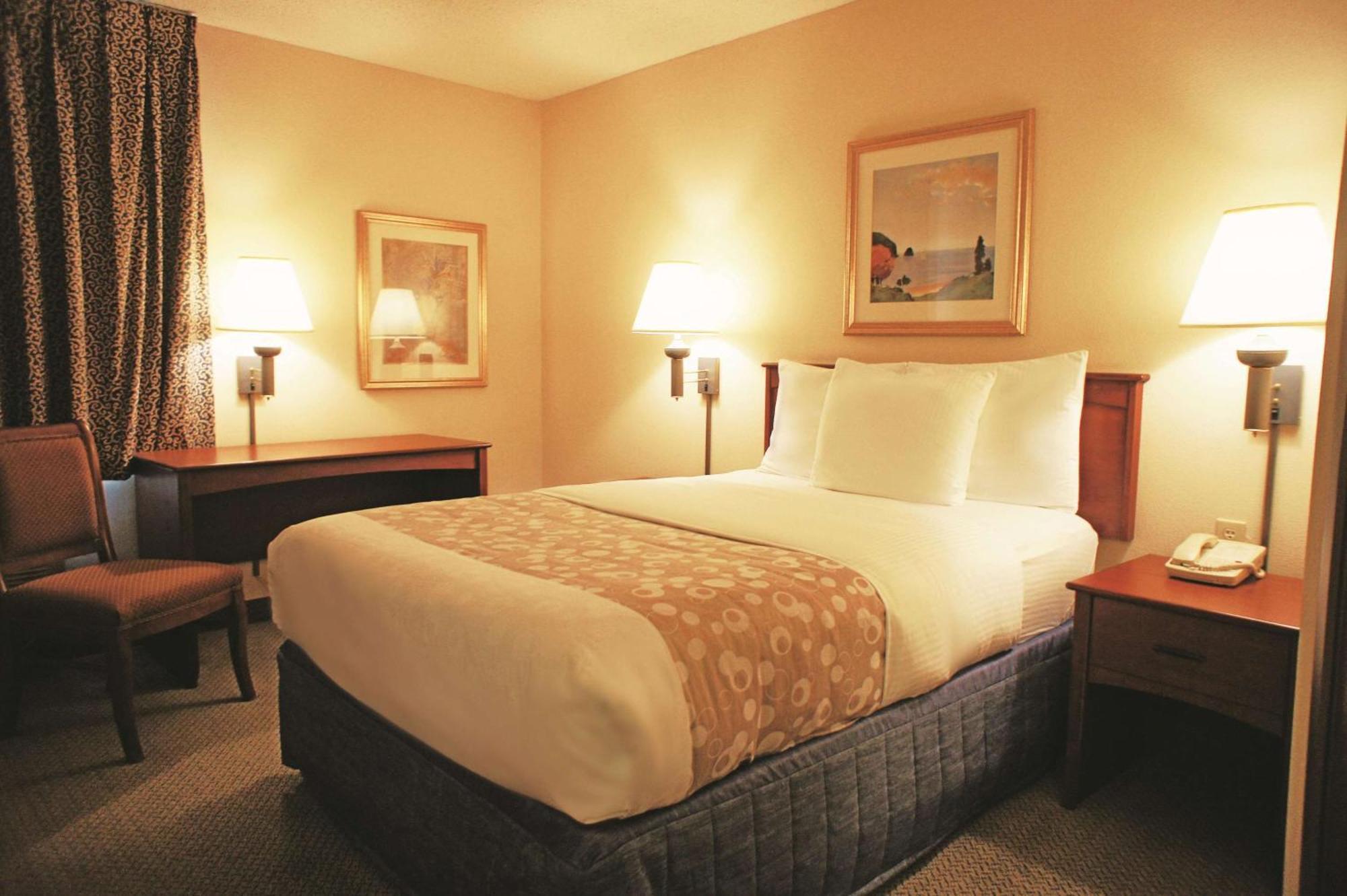 1 Double Bed, Mobility/Hearing Accessible Room, Bathtub w/Grab Bars, Non-Smoking