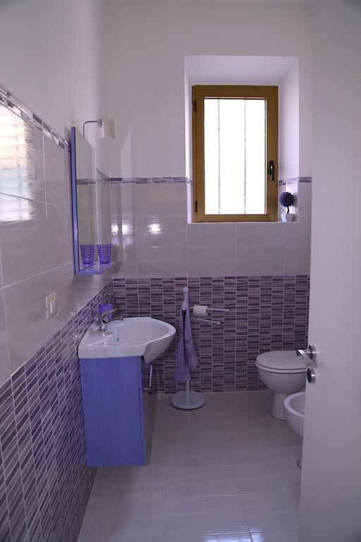 Zweibettzimmer mit eigenem Bad außerhalb des Zimmers