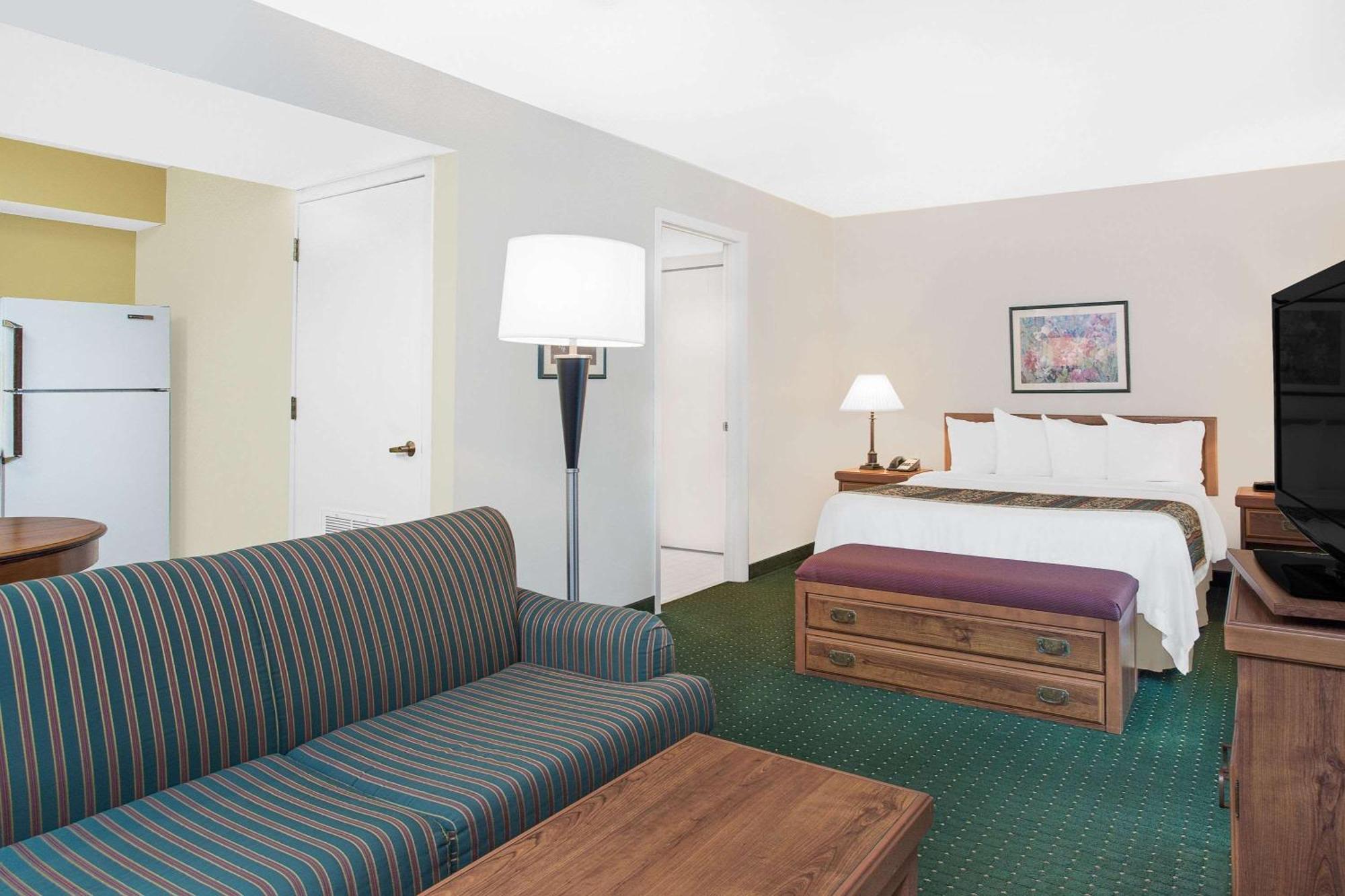 Studio Suite a Queen Bed Non Smoking