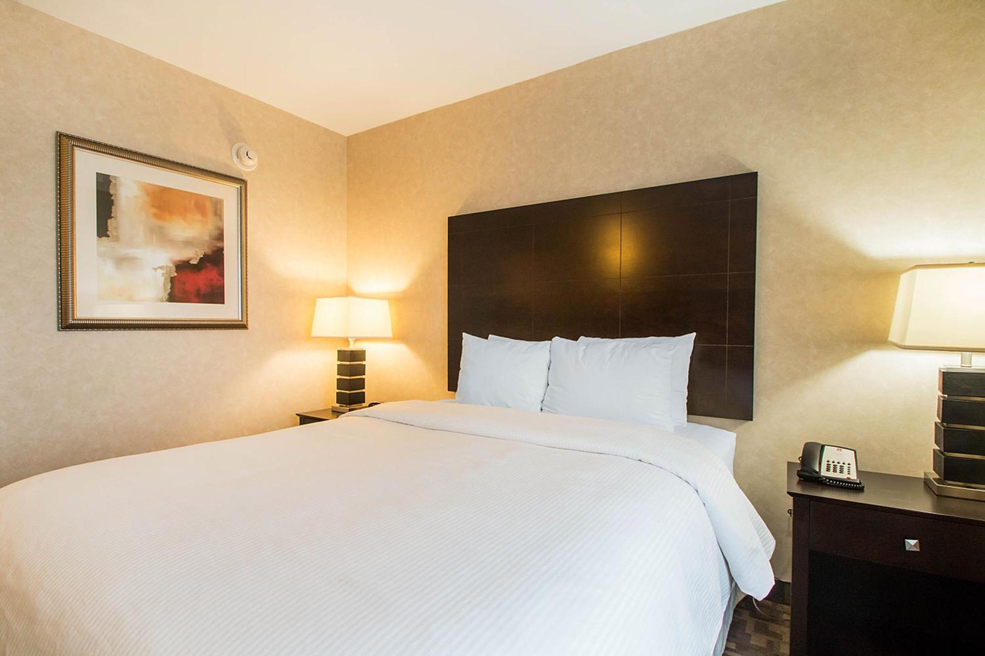 Queen Room Accessible or Nonsmoking