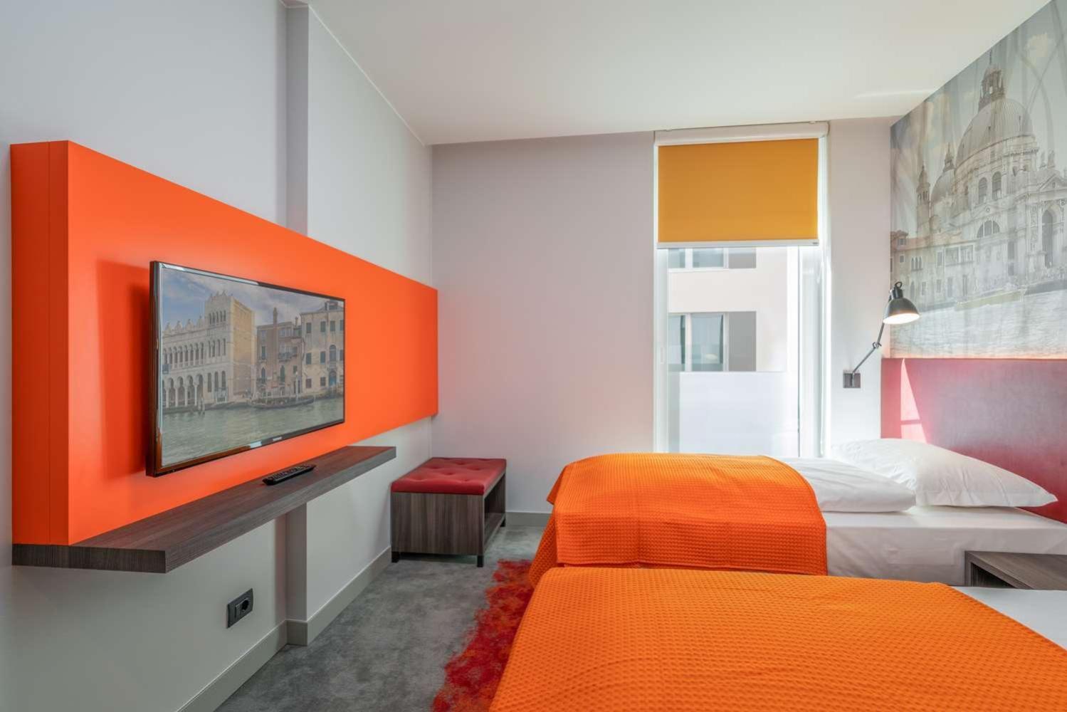 Twin Room,1285337476:JPEG