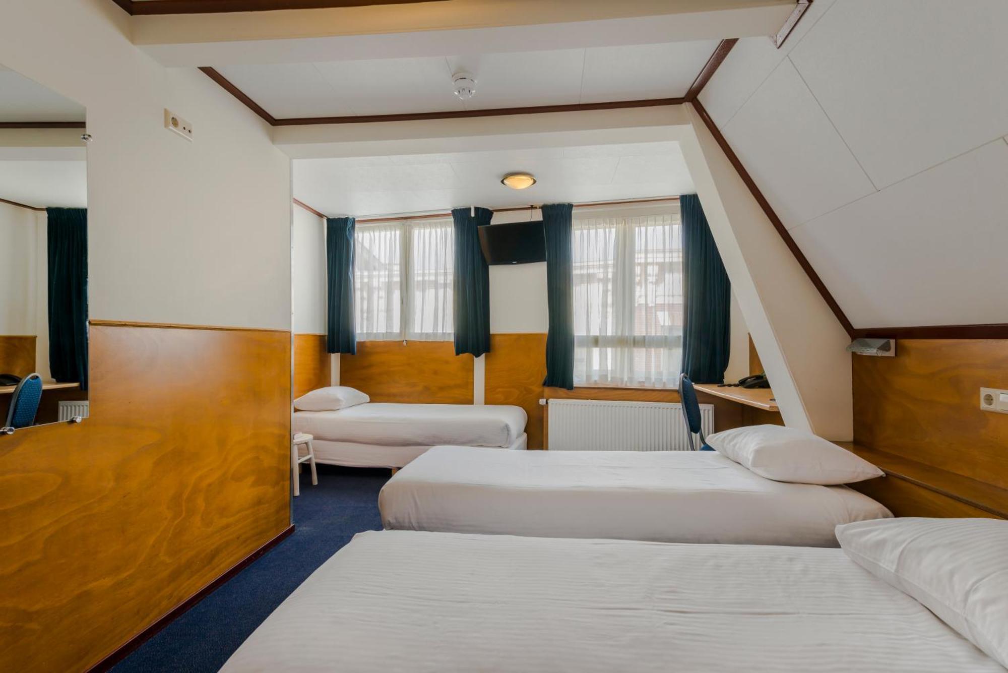 Driepersoonskamer met Badkamer