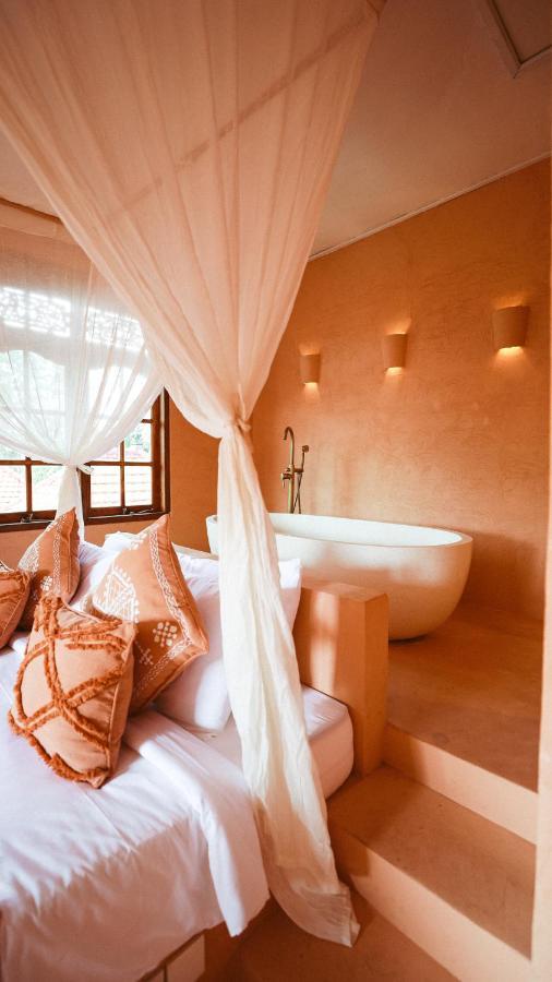 Deluxe Room Bath