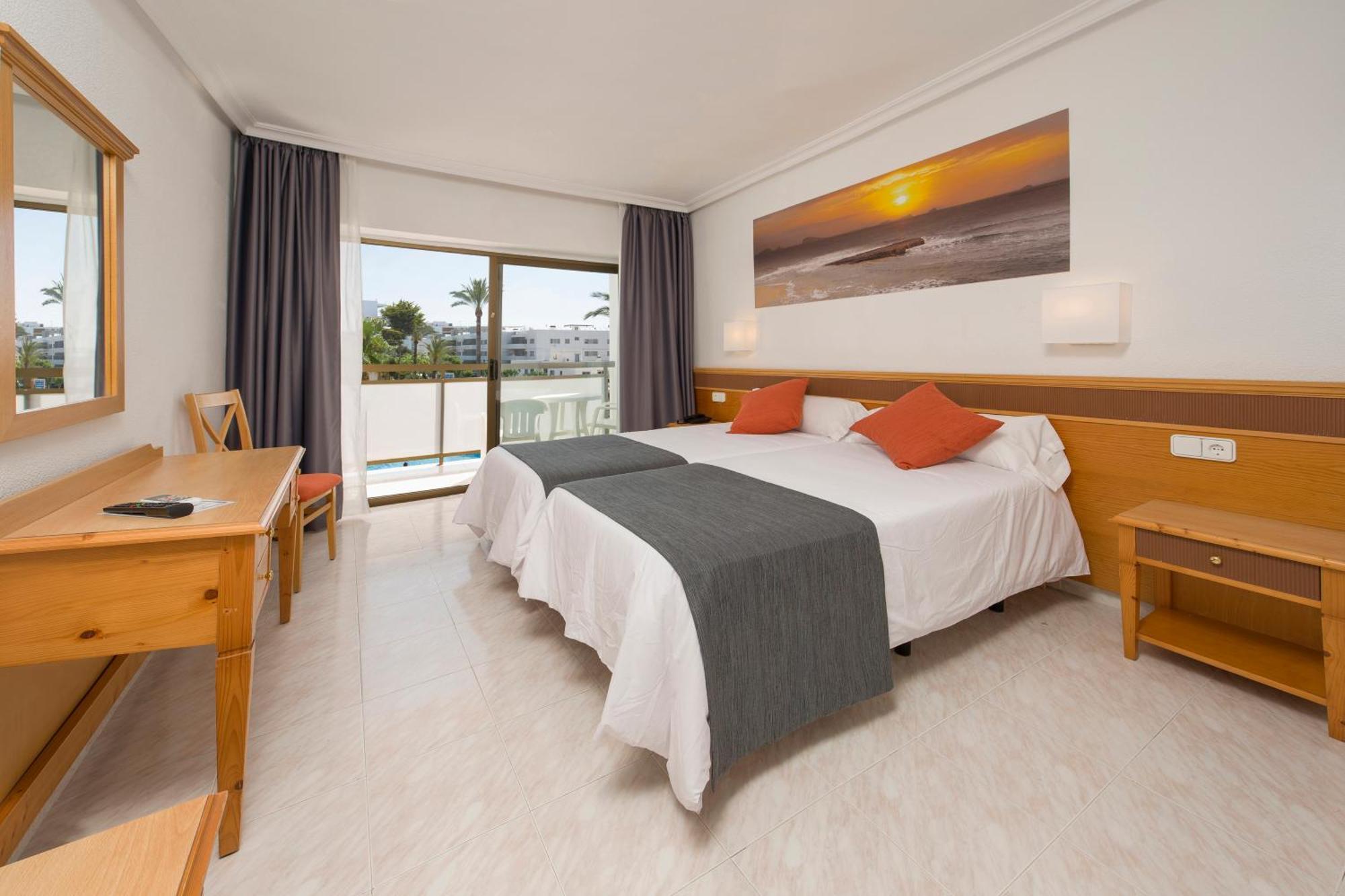 Twin Room,1306949164:JPEG
