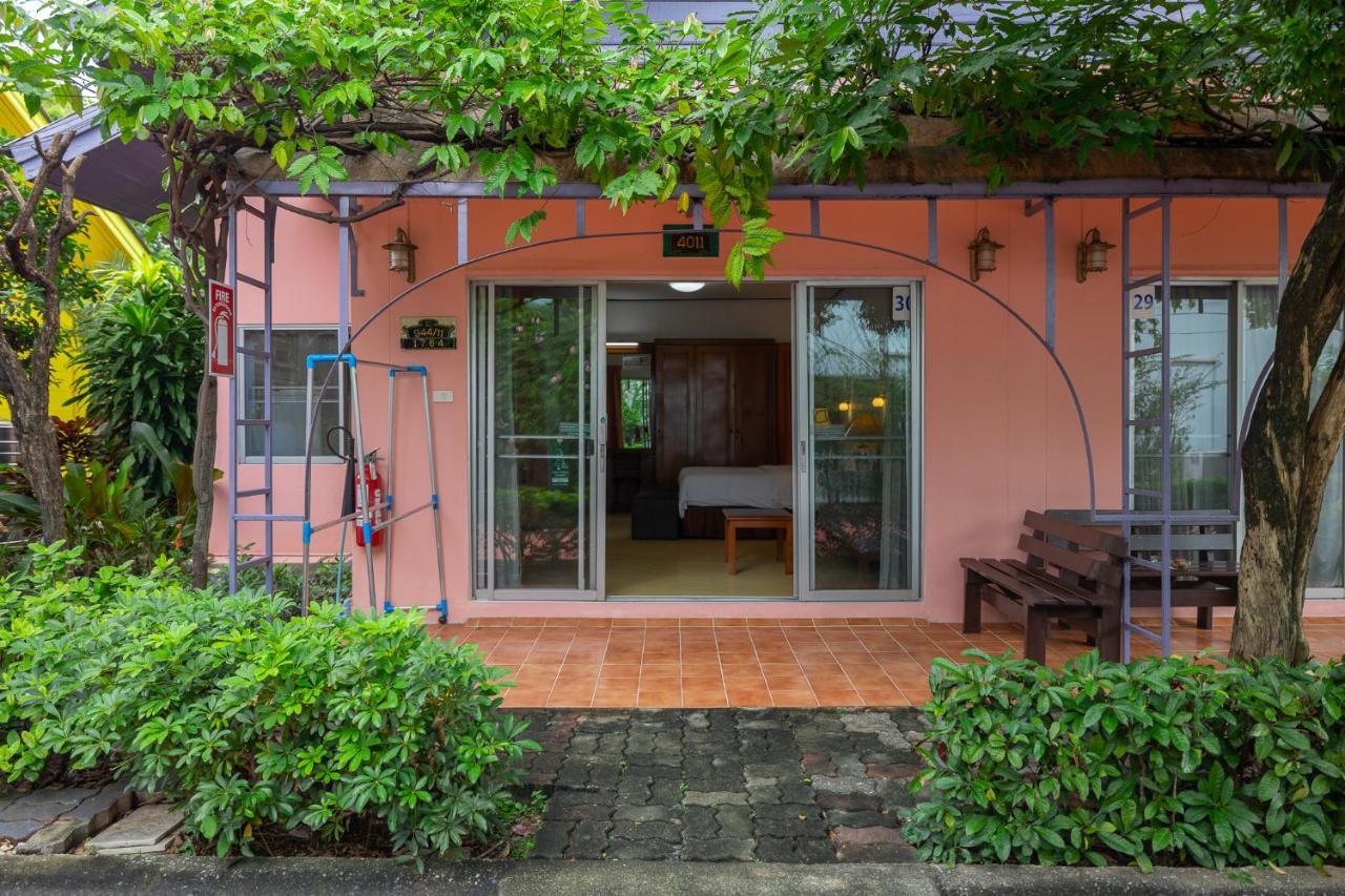 Bungalow Garden View