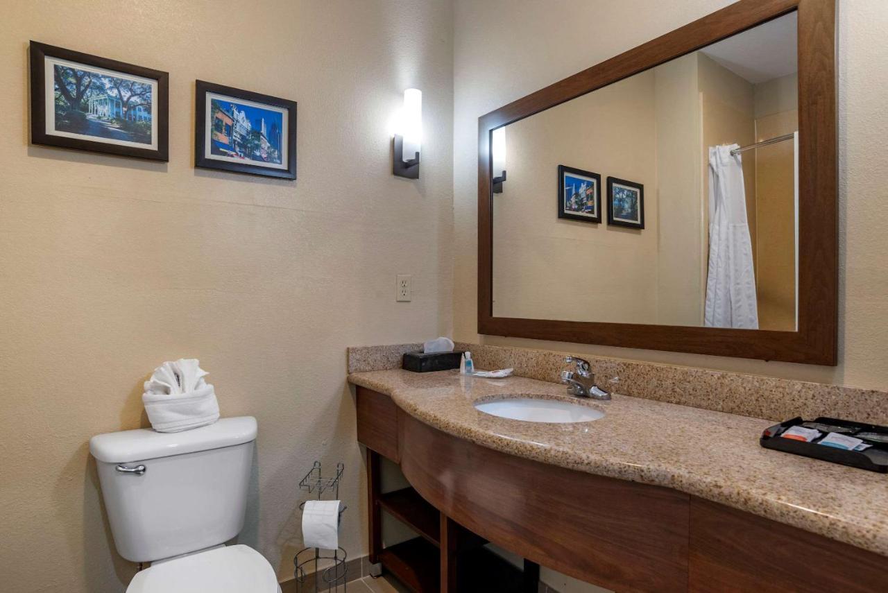 Queen Suite with 2 Queen Beds - Non-Smoking