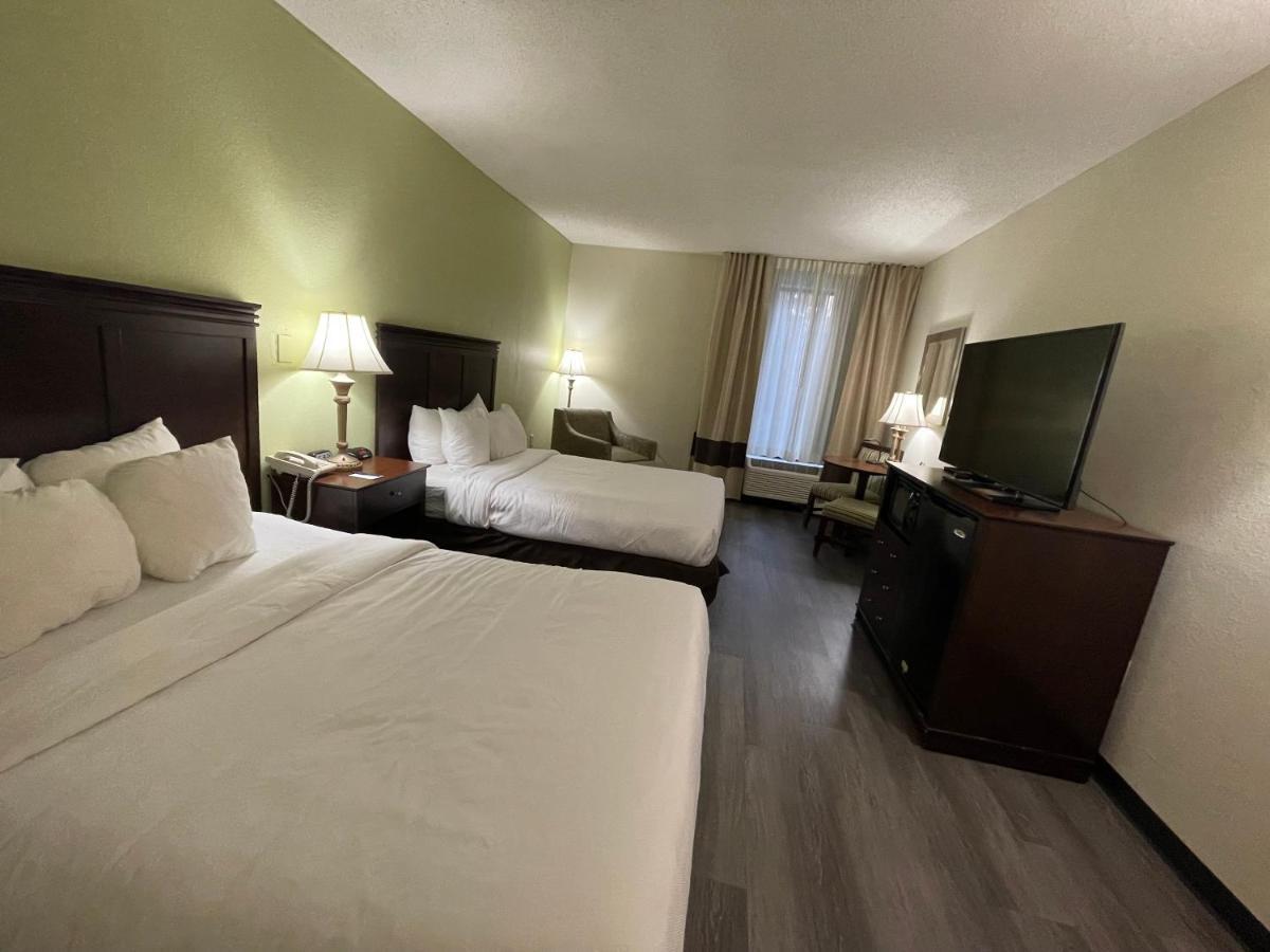 Queen Room with Two Queen Beds - Non Smoking