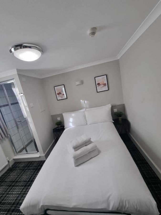 Single Room with Shared Toilet