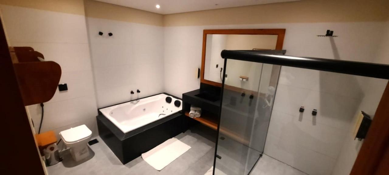 Suite with Hot Tub,1335629954:JPEG