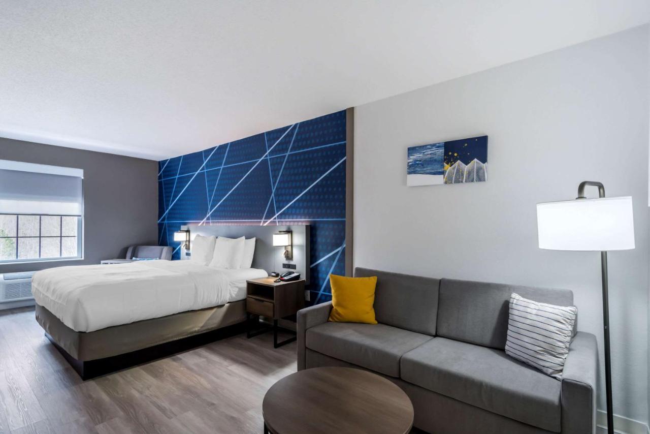 King Suite - Non Smoking/Upper Floor