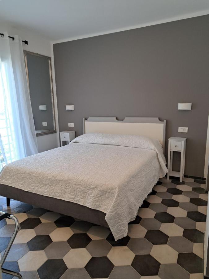 Small Double Room,1361481212:JPEG