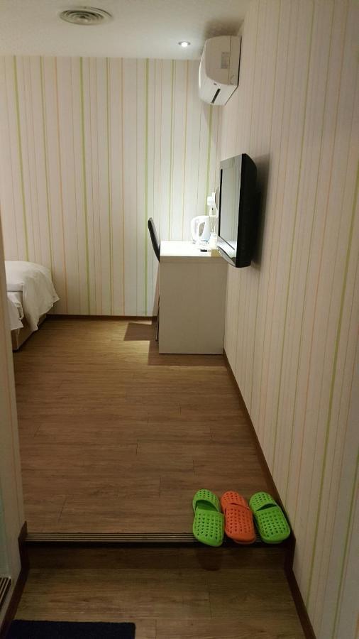 Economy Triple Room