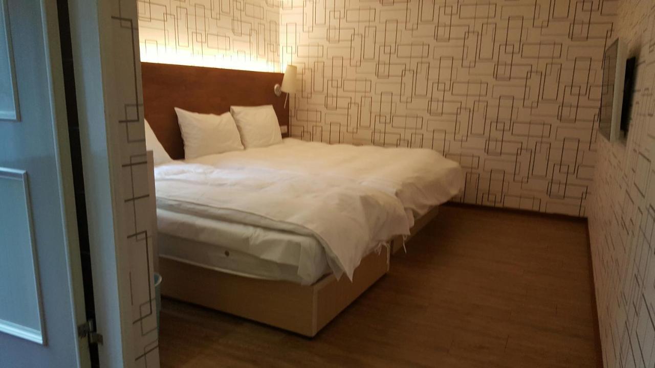 Economy Triple Room