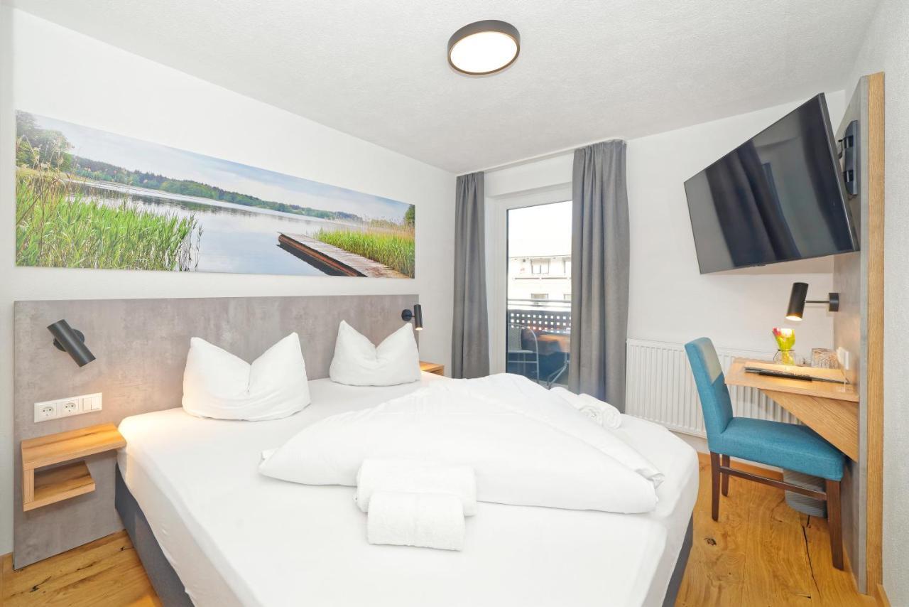 Small Double Room,1365457037:JPEG
