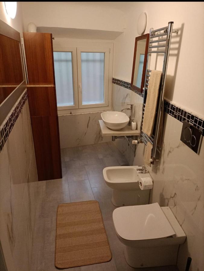 Standard Double Room with Shared Bathroom,1372892552:JPEG