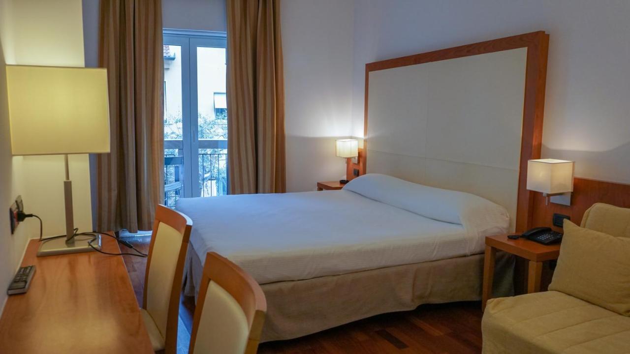 Standard Doppel- oder Zweibettzimmer mit Zustellbett, Balkon und Stadtblick