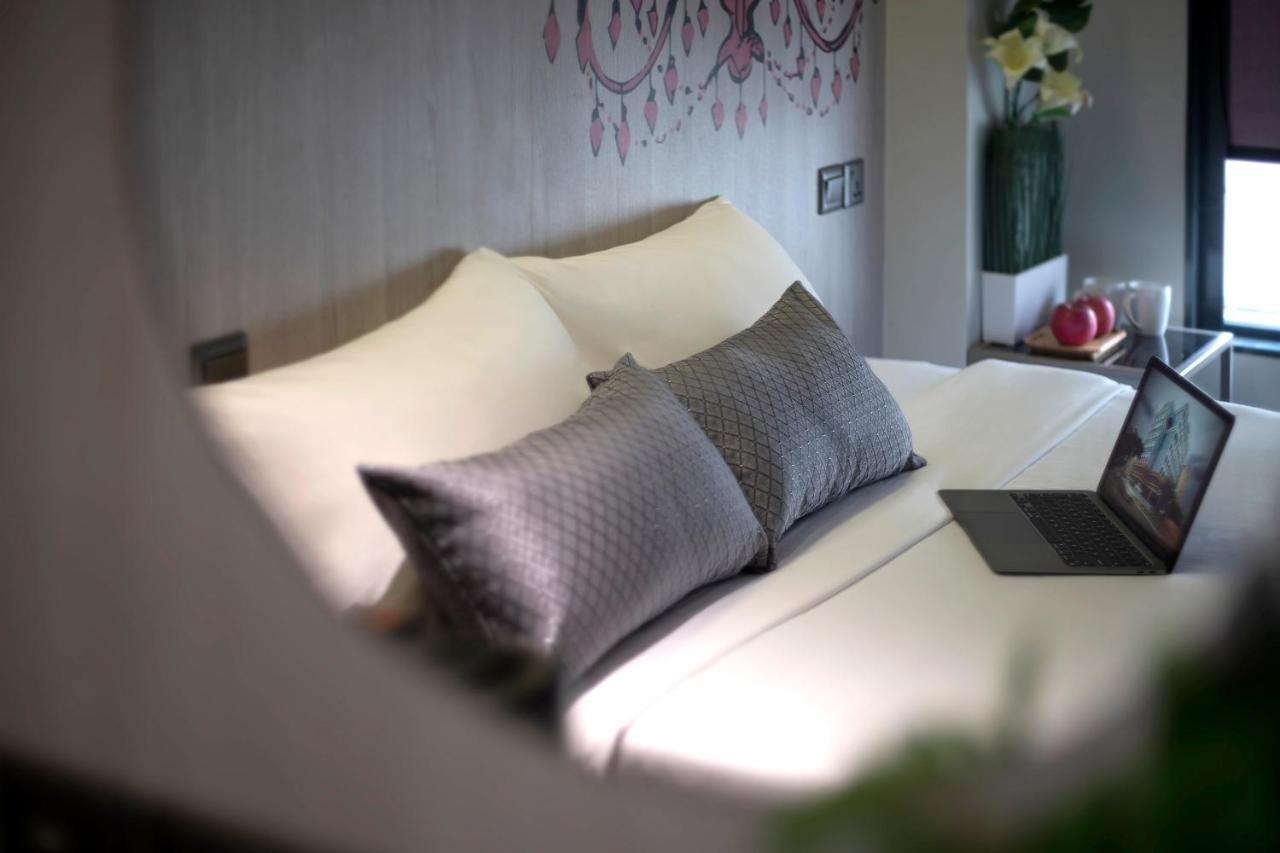 Deluxe Queen Room,1394367878:JPEG