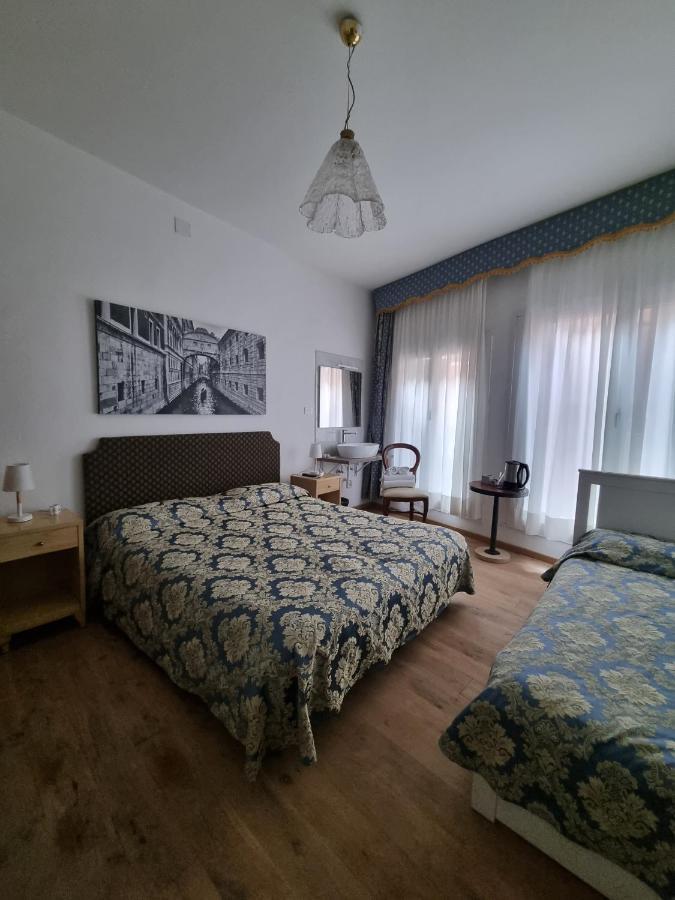 Quarto Triplo com Casa de Banho Partilhada