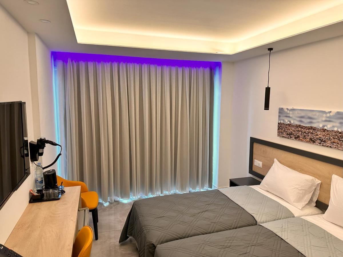 Double or Twin Room with Mountain View