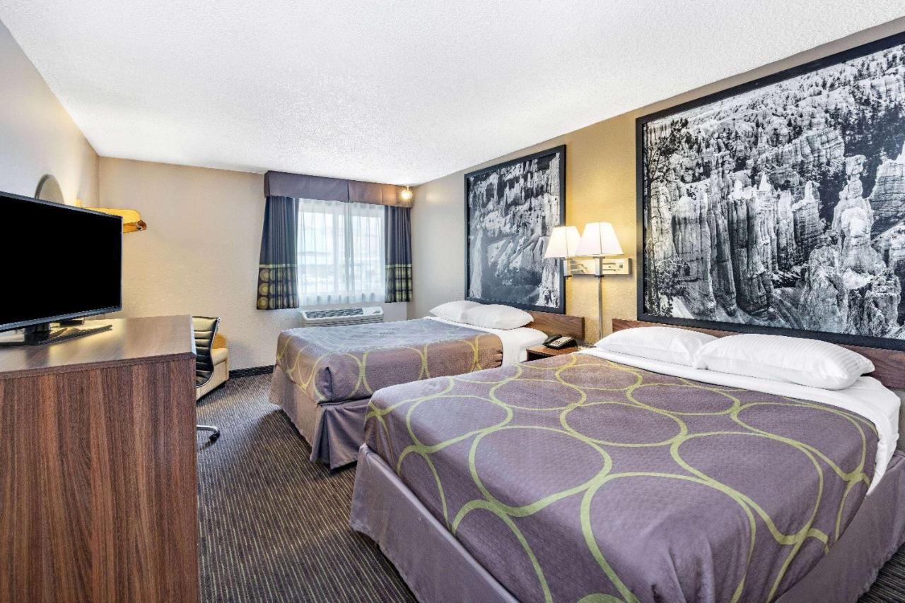 Queen Room Two Queen Beds Non-Smoking