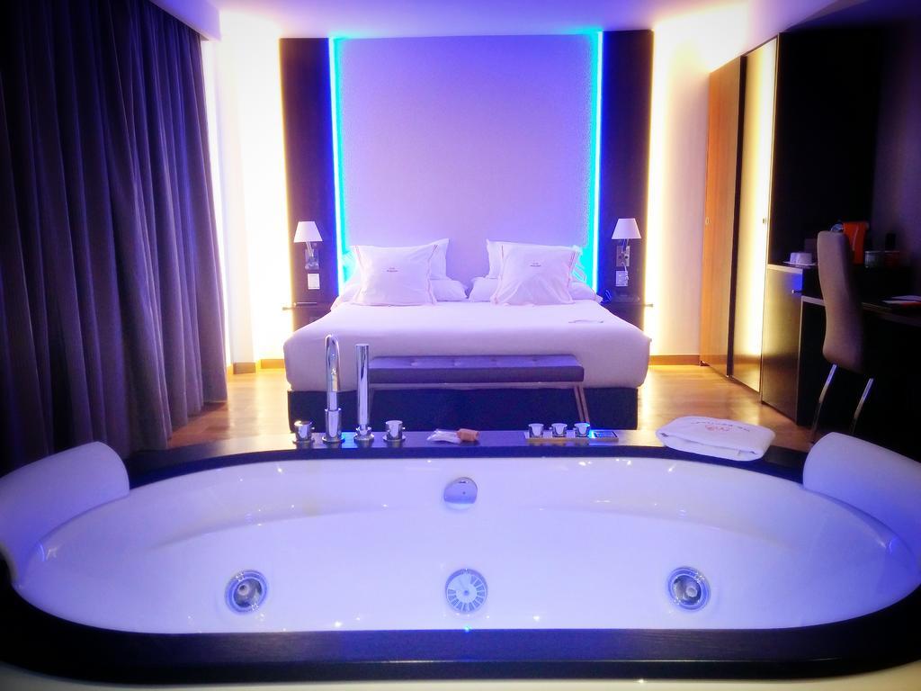 Chambre Double Supérieure avec Bain à Remous et Terrasse