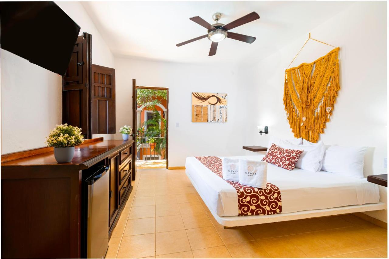 Standard Queen Room