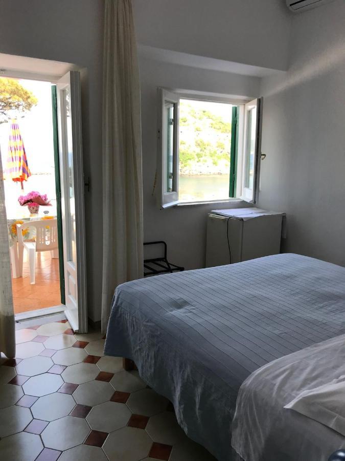 Small Double Room,1421998629:JPEG