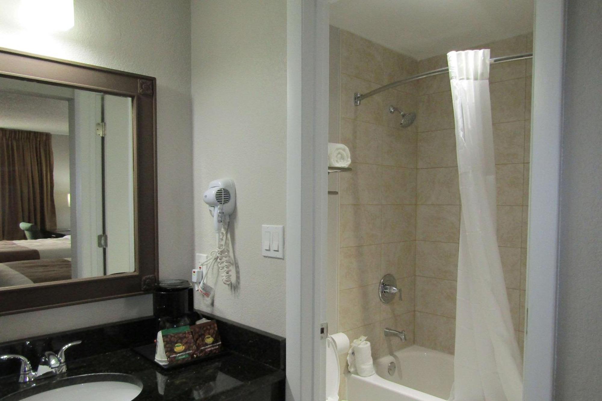 Standard Room with Two Double Beds - Non-Smoking,1435351057:JPEG