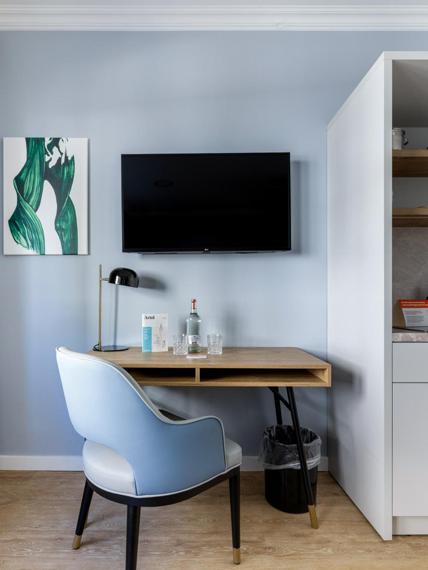 Large Studio Kitchenette