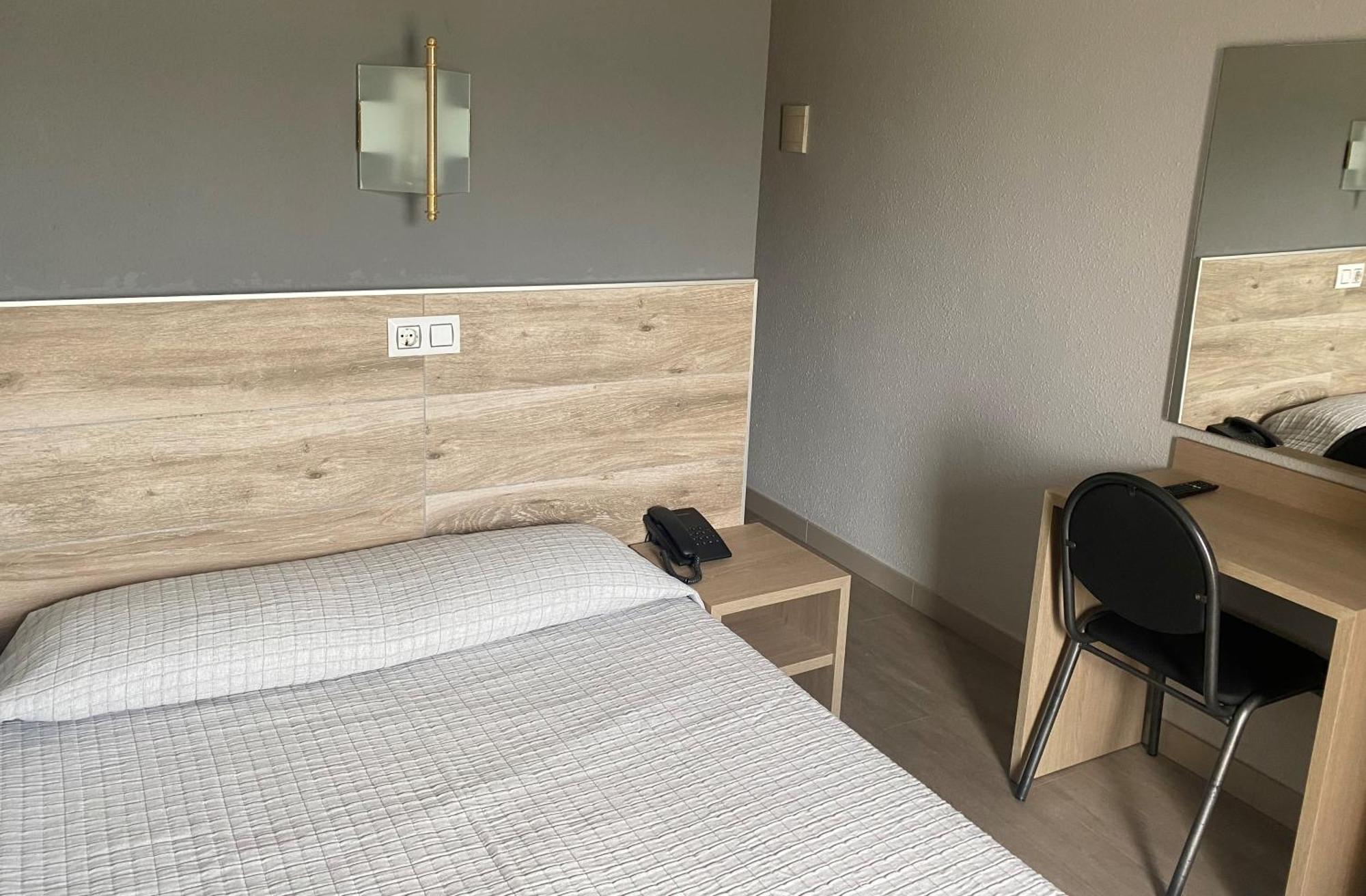 Standard Single Room,805663932:JPEG
