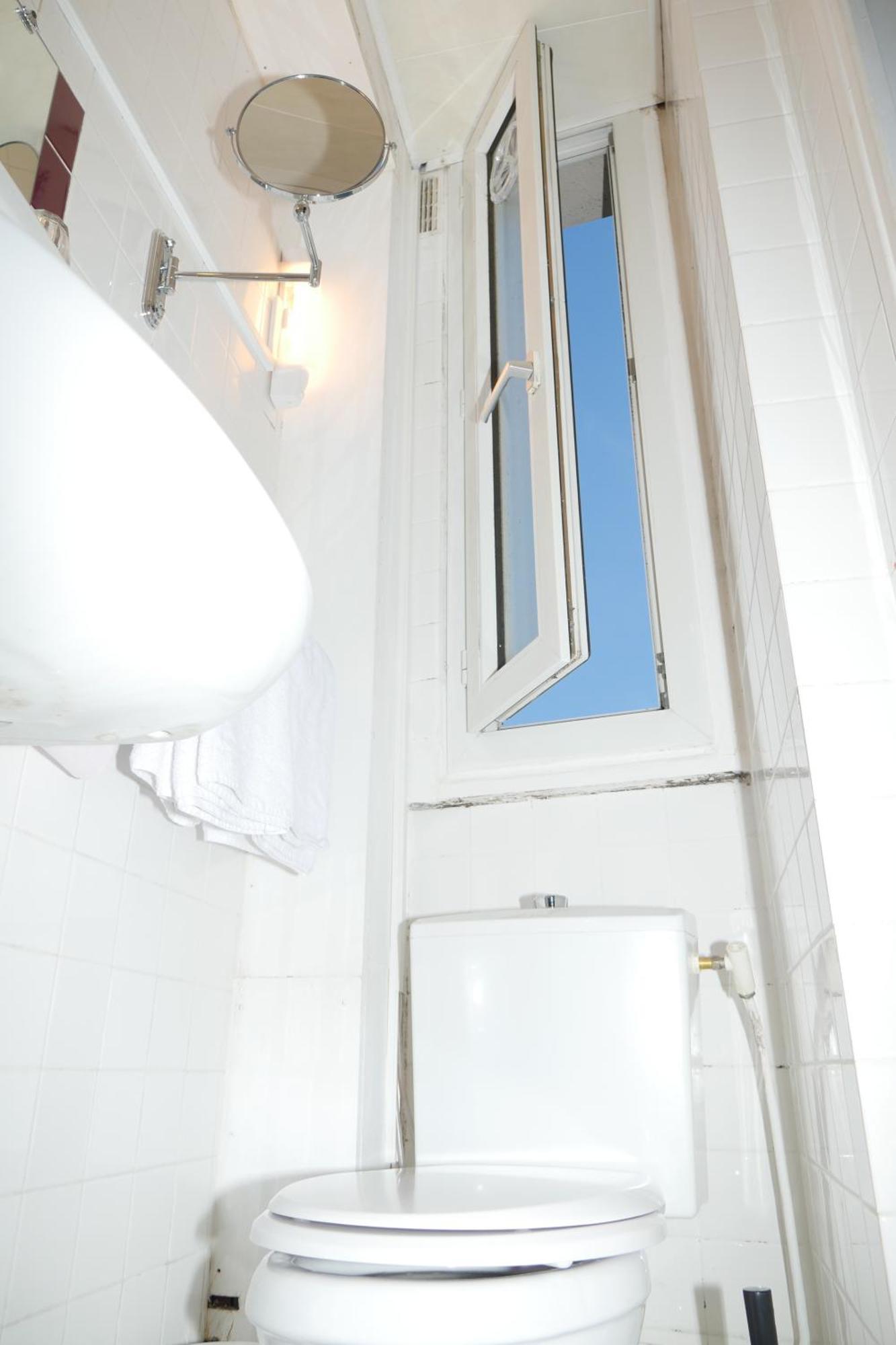 Twin Room,1215115312:JPEG