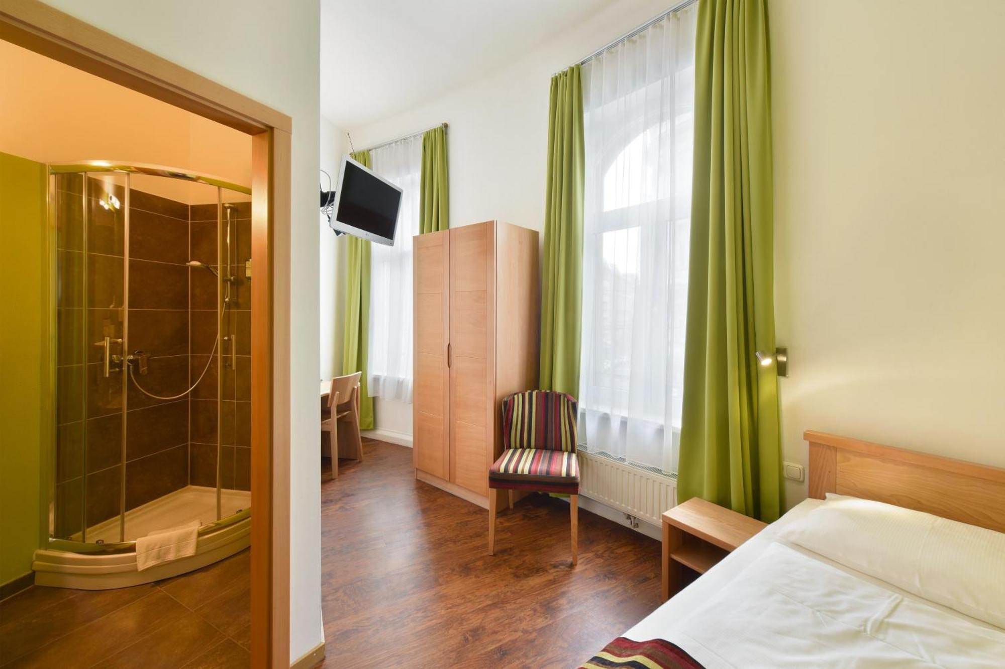 Basic Single Room,1448032423:JPEG