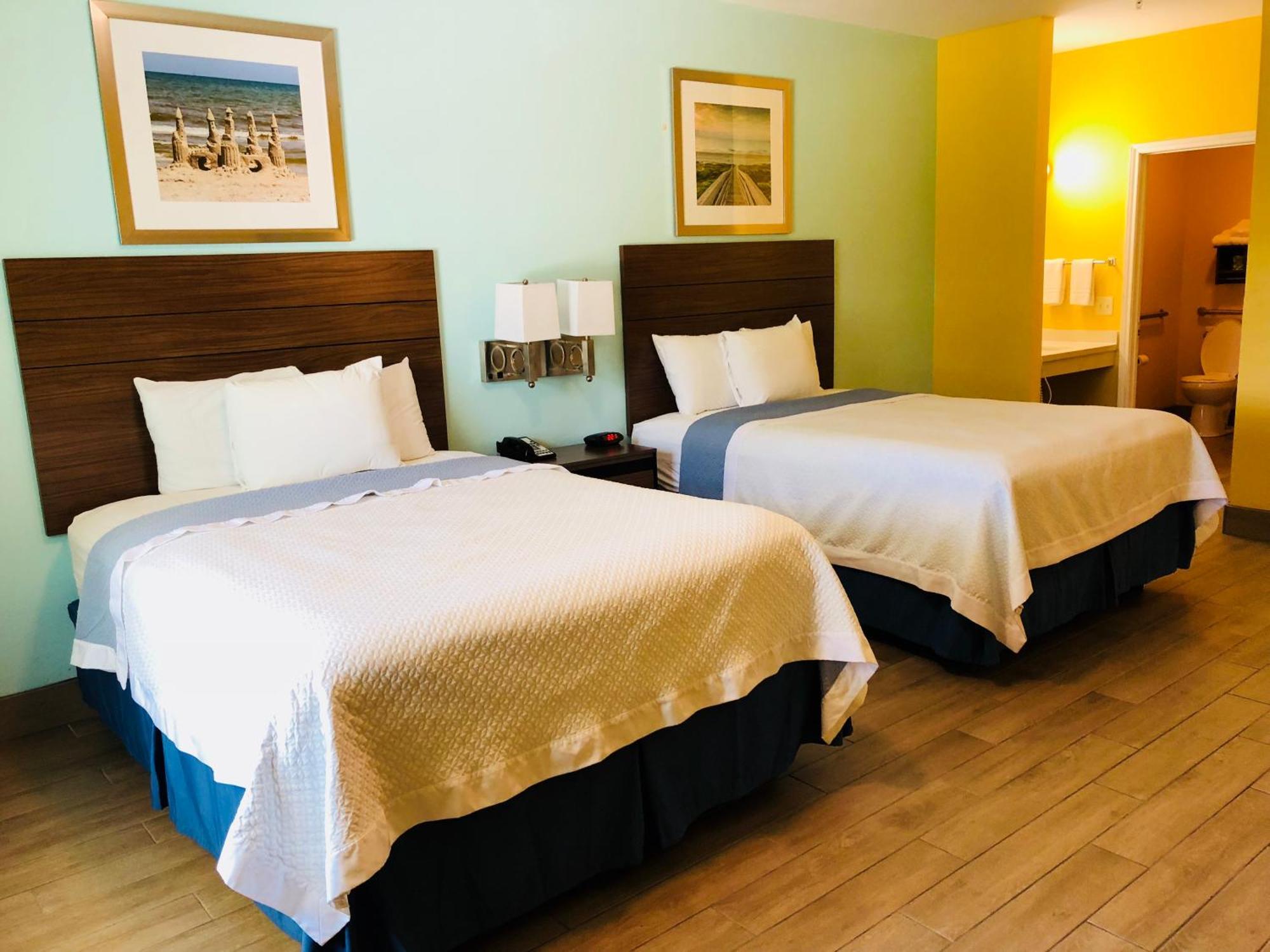 Queen Room Two Queen Beds Roll Shower Mobility or Hearing Accessible Non-Smoking,1451429635:JPEG