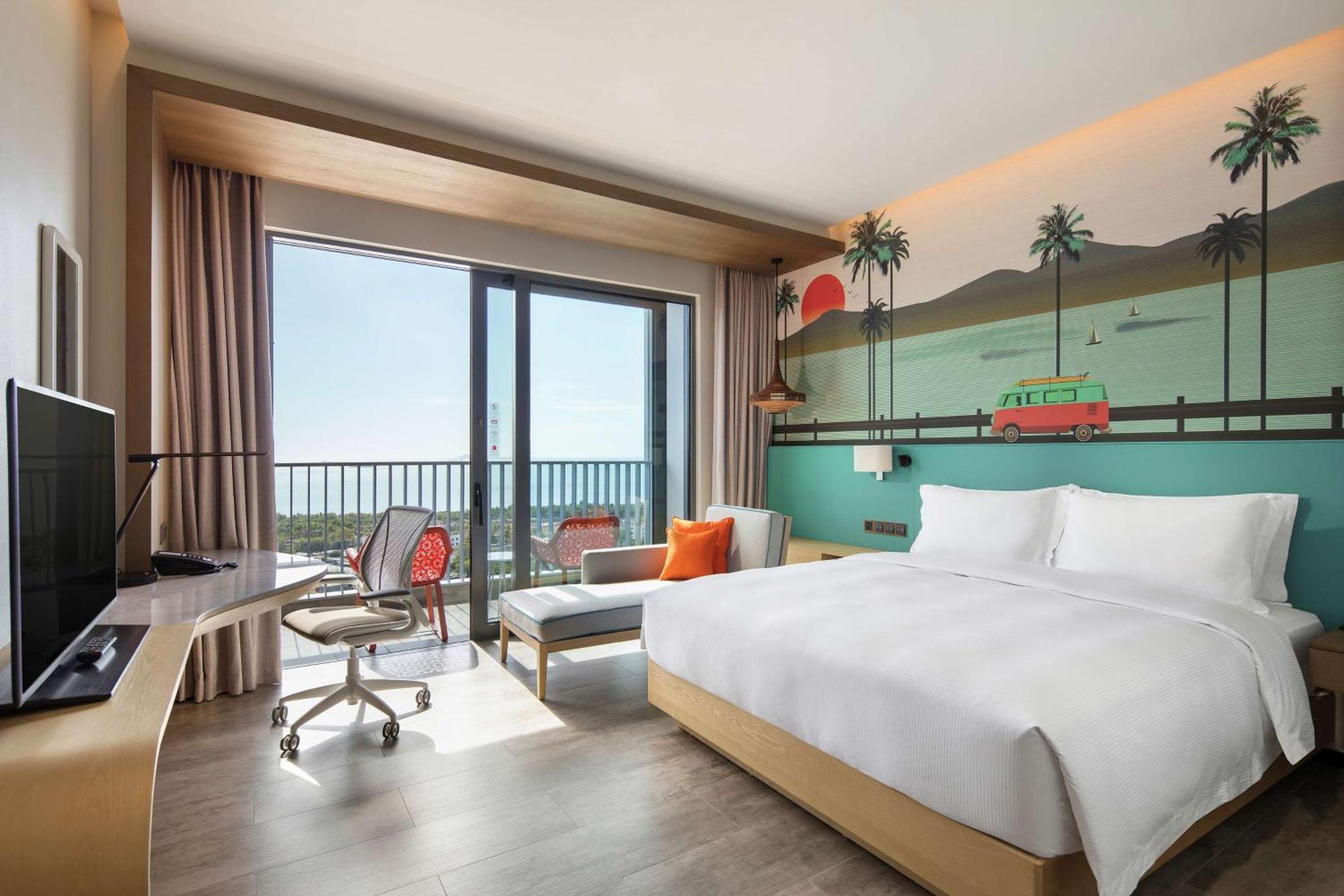 King Guestroom with Balcony and Sea View