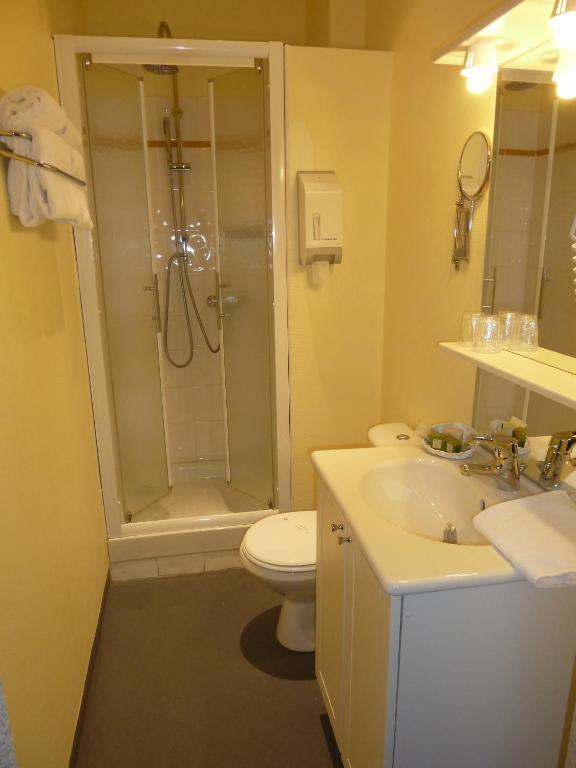 Standard Double Room Shower,605916711:JPEG