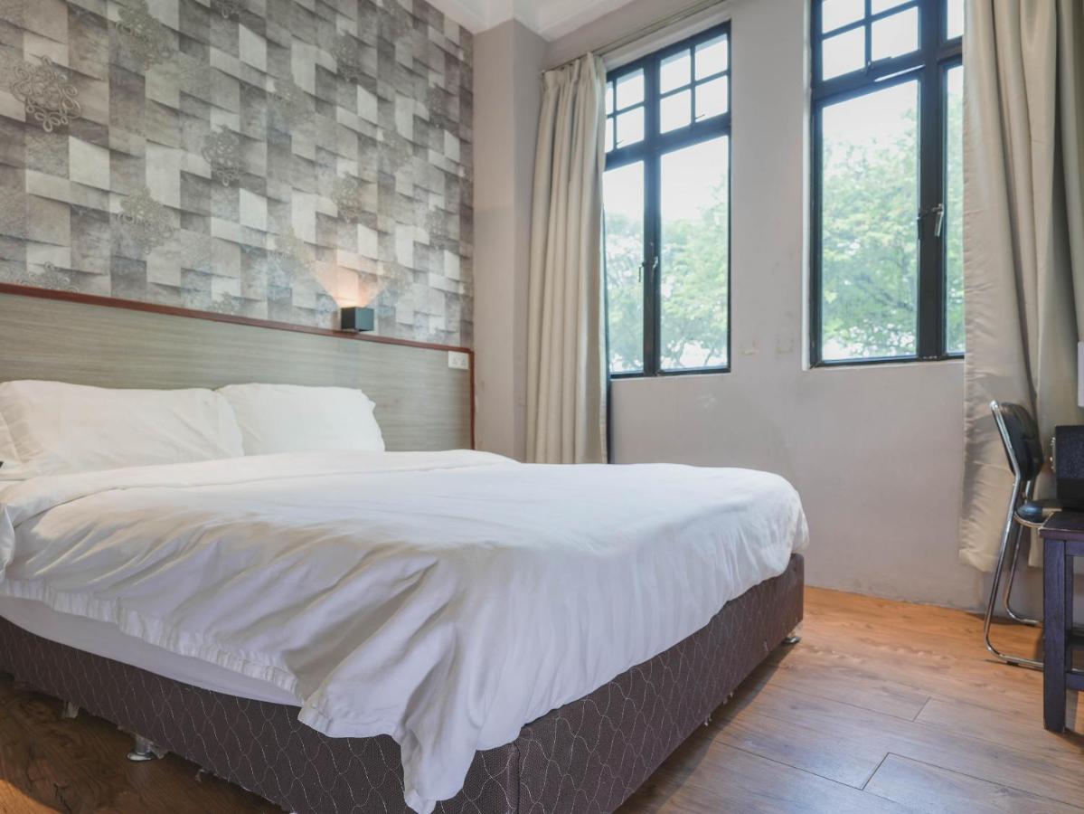 Deluxe Double With Window