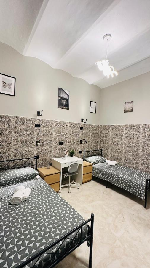 Camera Standard Doppia con Letti Singoli con Bagno in Comune