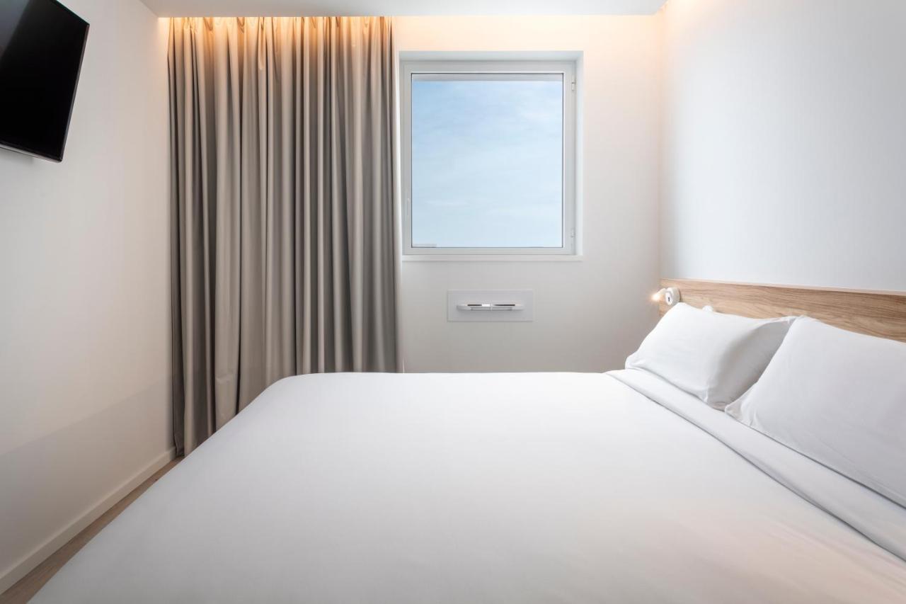 Double Room,1477864321:JPEG