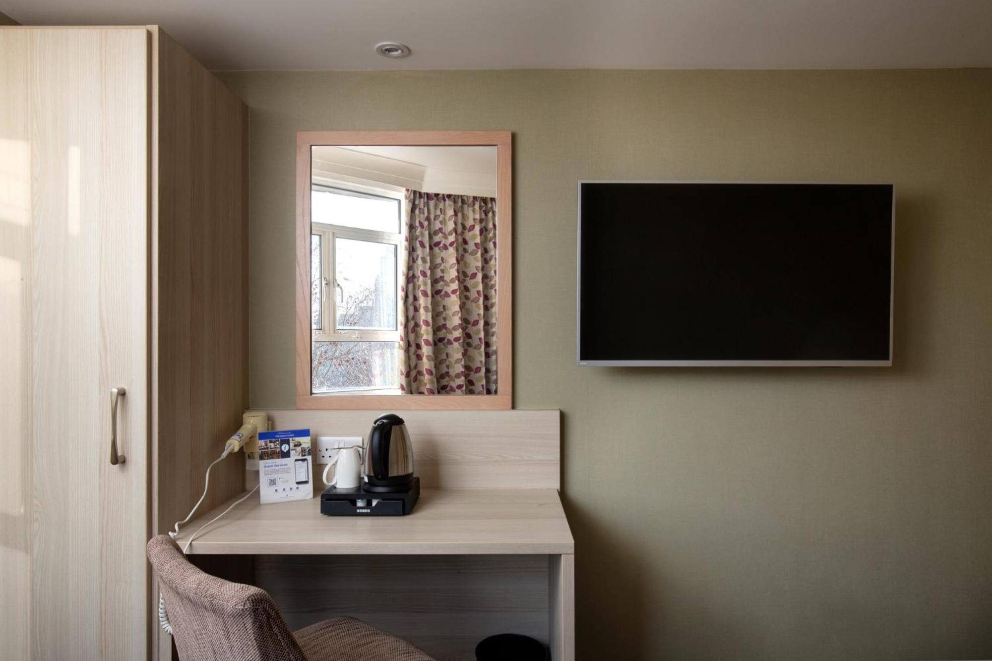 Quarto com 2 Camas de Solteiro