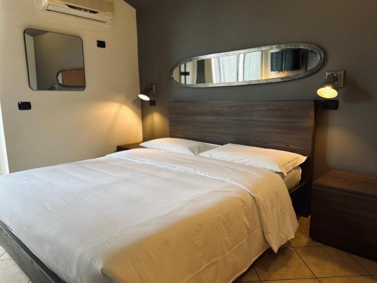 Deluxe Double Room Balcony,1499215504:JPEG